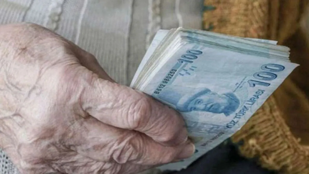 Emekli maaşları bayramdan önce yatacak mı? 4A 4B 4C emekli maaş günleri (SSK, Bağkur, Emekli Sandığı)