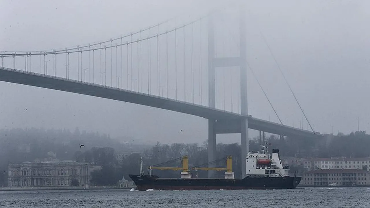 İstanbul Boğazı'nda gemi arızası!