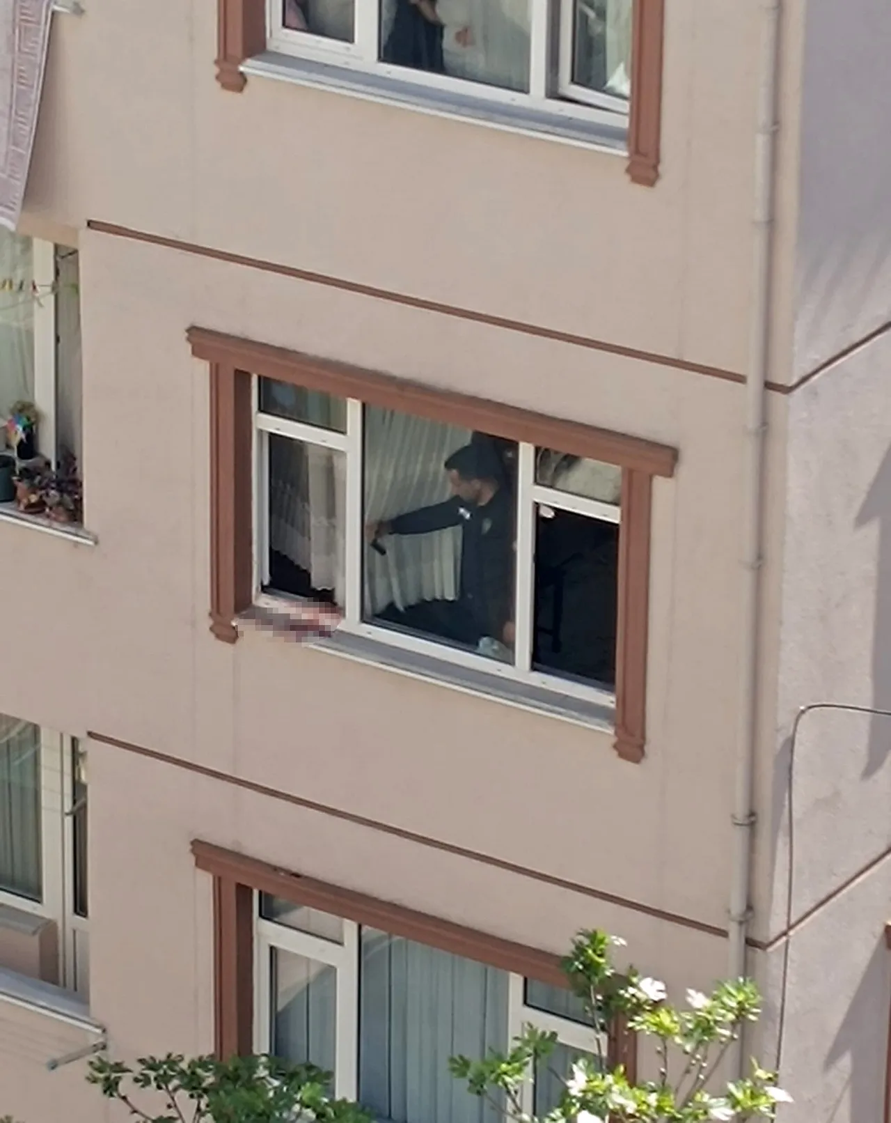 Kızını vuran damadını öldürdü! Korkunç detayları komşusu anlattı: ‘Üçü de kanlar içindeydi’