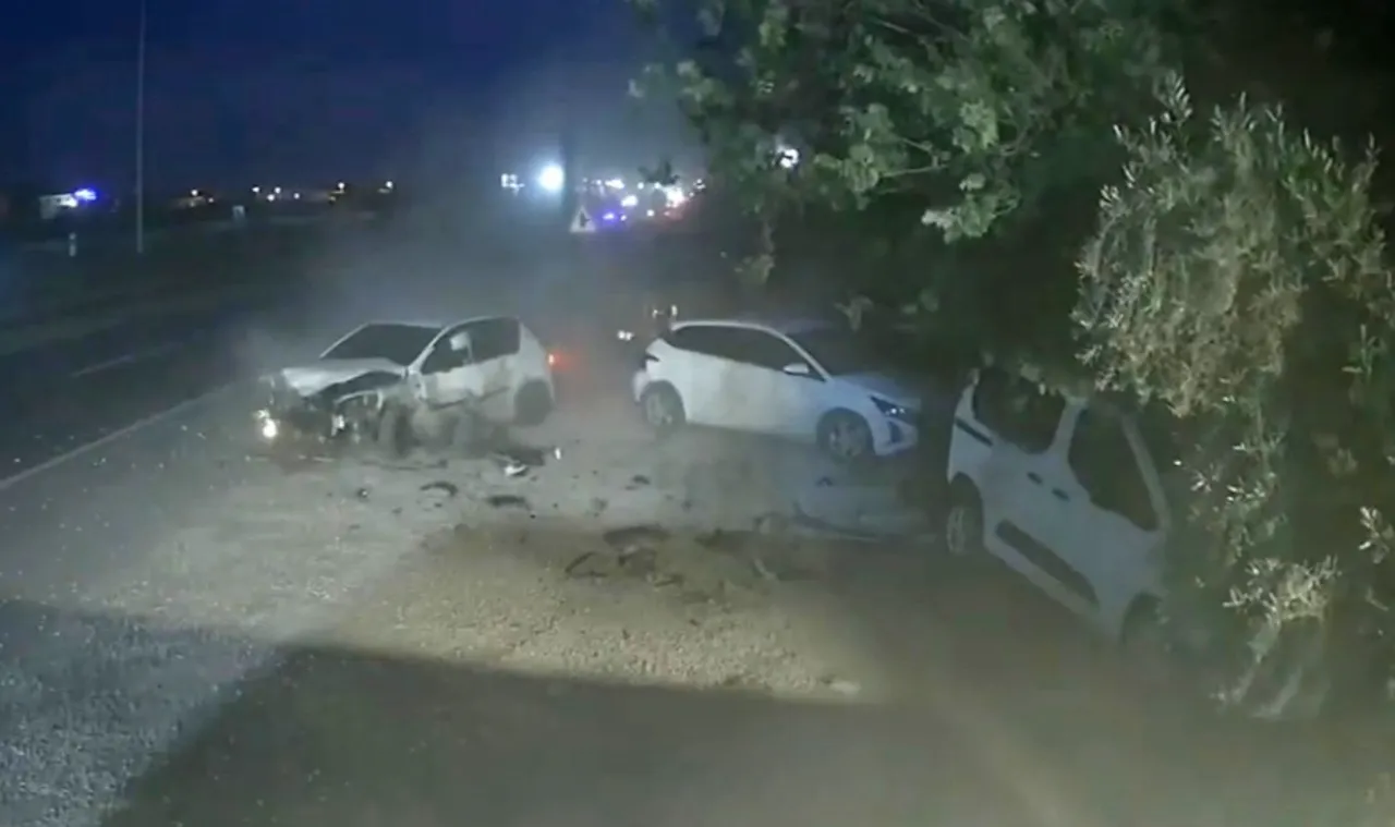 Manavgat'ta ortalık savaş alanına döndü! Park halindeki araçlara dalarak durabildi