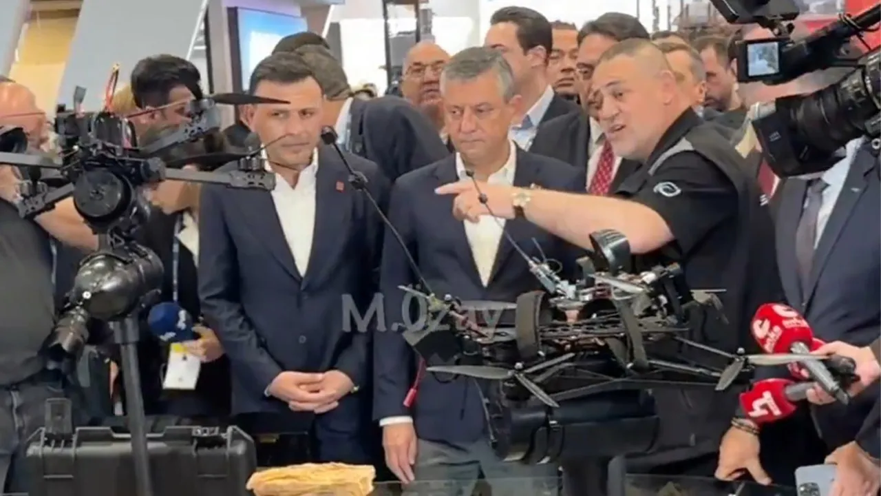 Özgür Özel'den SAHA 2026'ya sürpriz ziyaret! Tek tek bilgi aldı