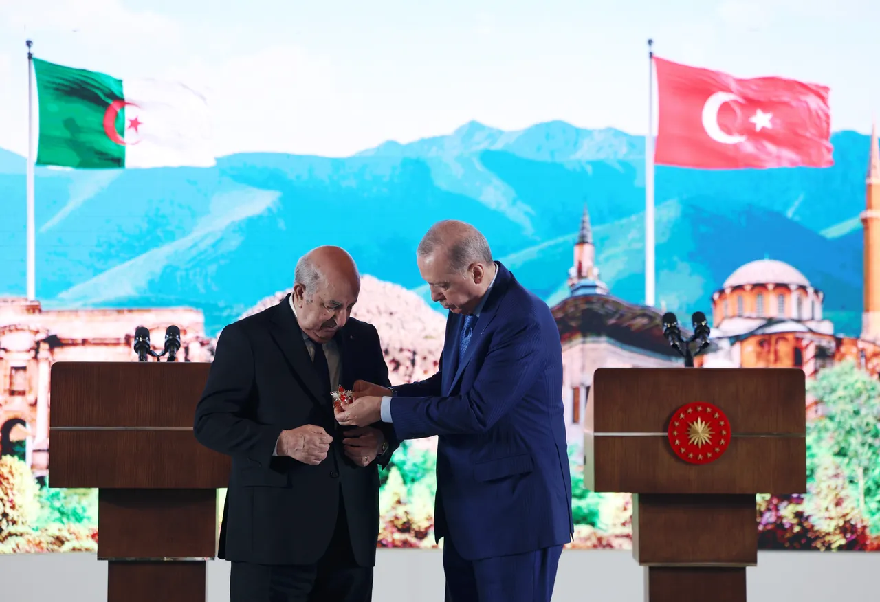 Cezayir Cumhurbaşkanı Tebbun'a Türkiye Cumhuriyeti Devlet Nişanı tevcih edildi.