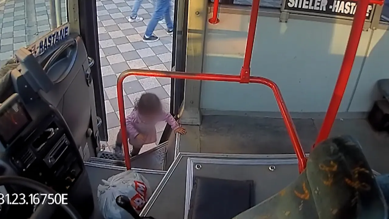 Ağlama sesi faciayı önledi! 2 yaşındaki çocuk açık bulduğu otobüse bindi