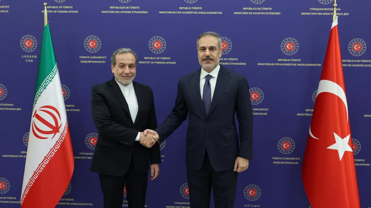 Bakan Fidan'dan barış diplomasisi! İranlı mevkidaşı Arakçi ile müzakereleri görüştü