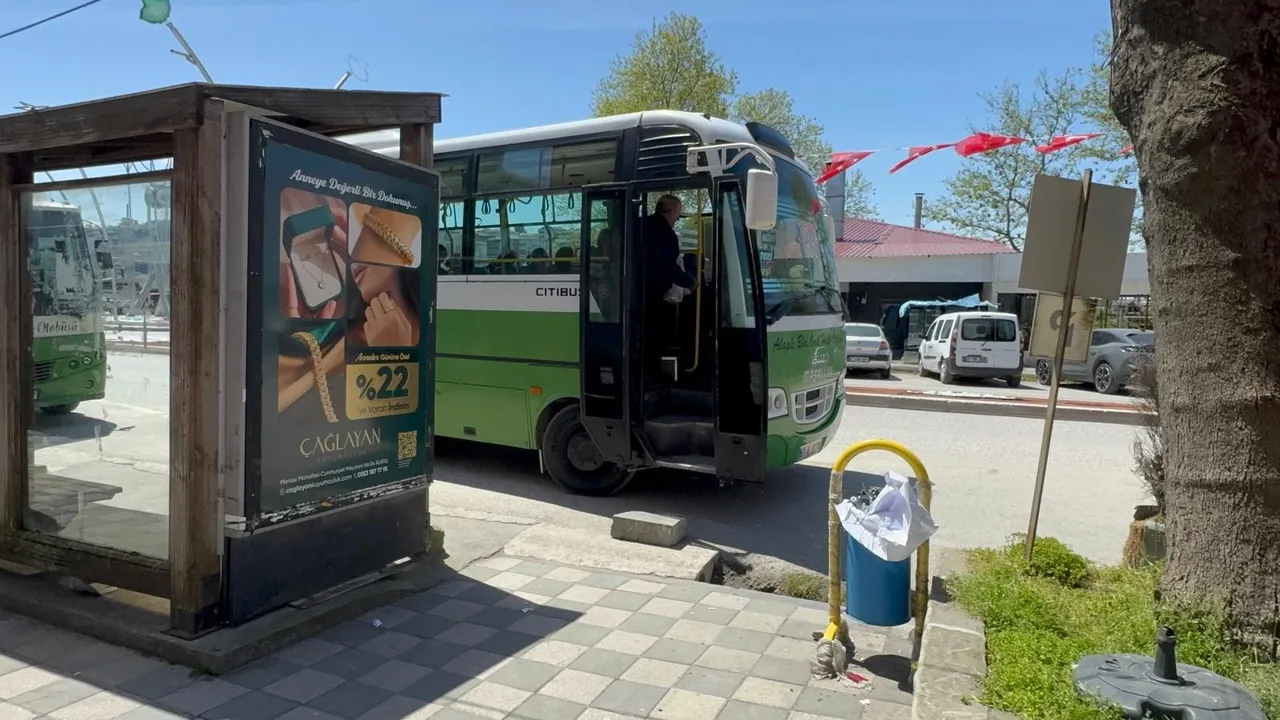 ‘Bebek Firarda’ filmini akıllara getiren olay… Otobüse emekleyerek bindi, şoför son anda fark etti