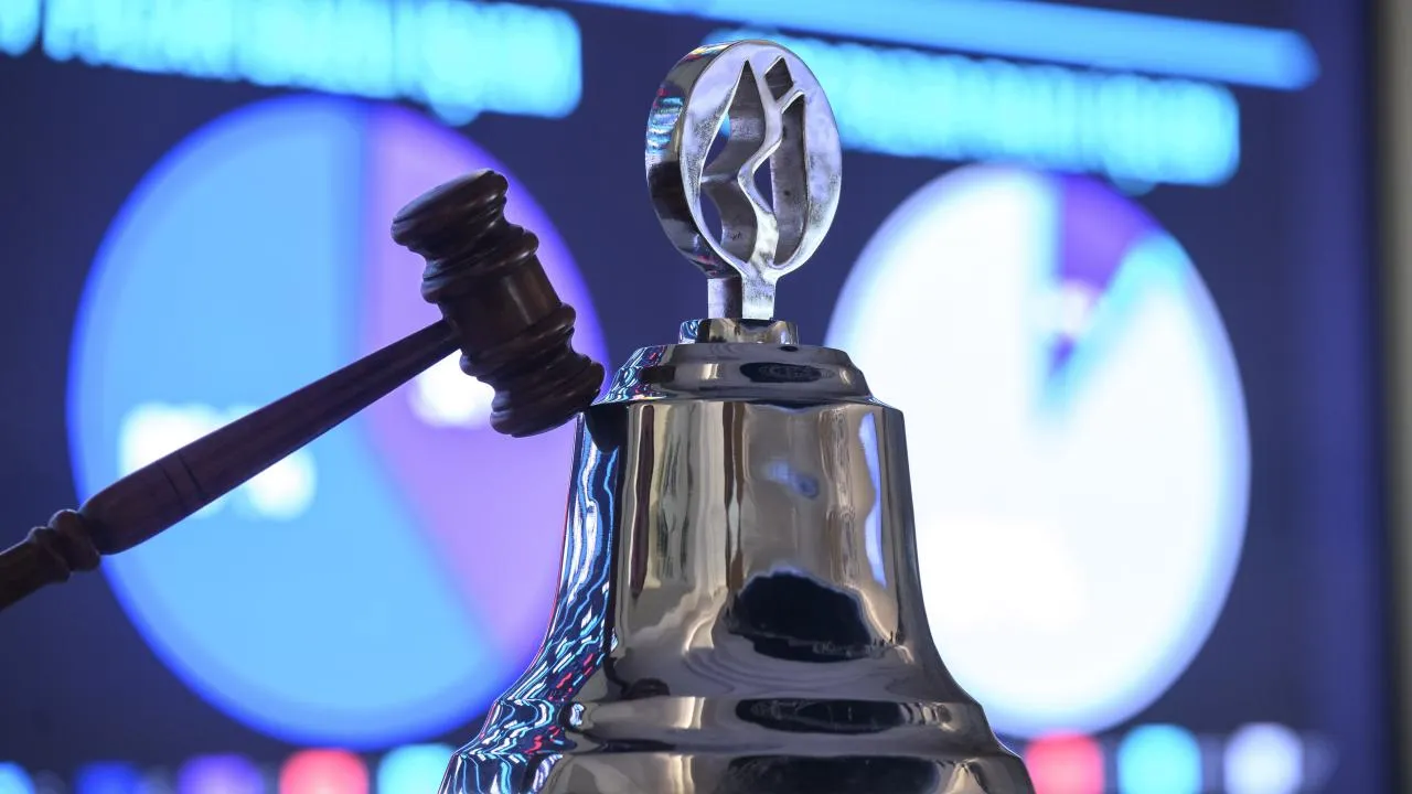 Borsa haftayı rekorla kapattı! BİST 100, 15 bin puanın üzerinde seyretti 