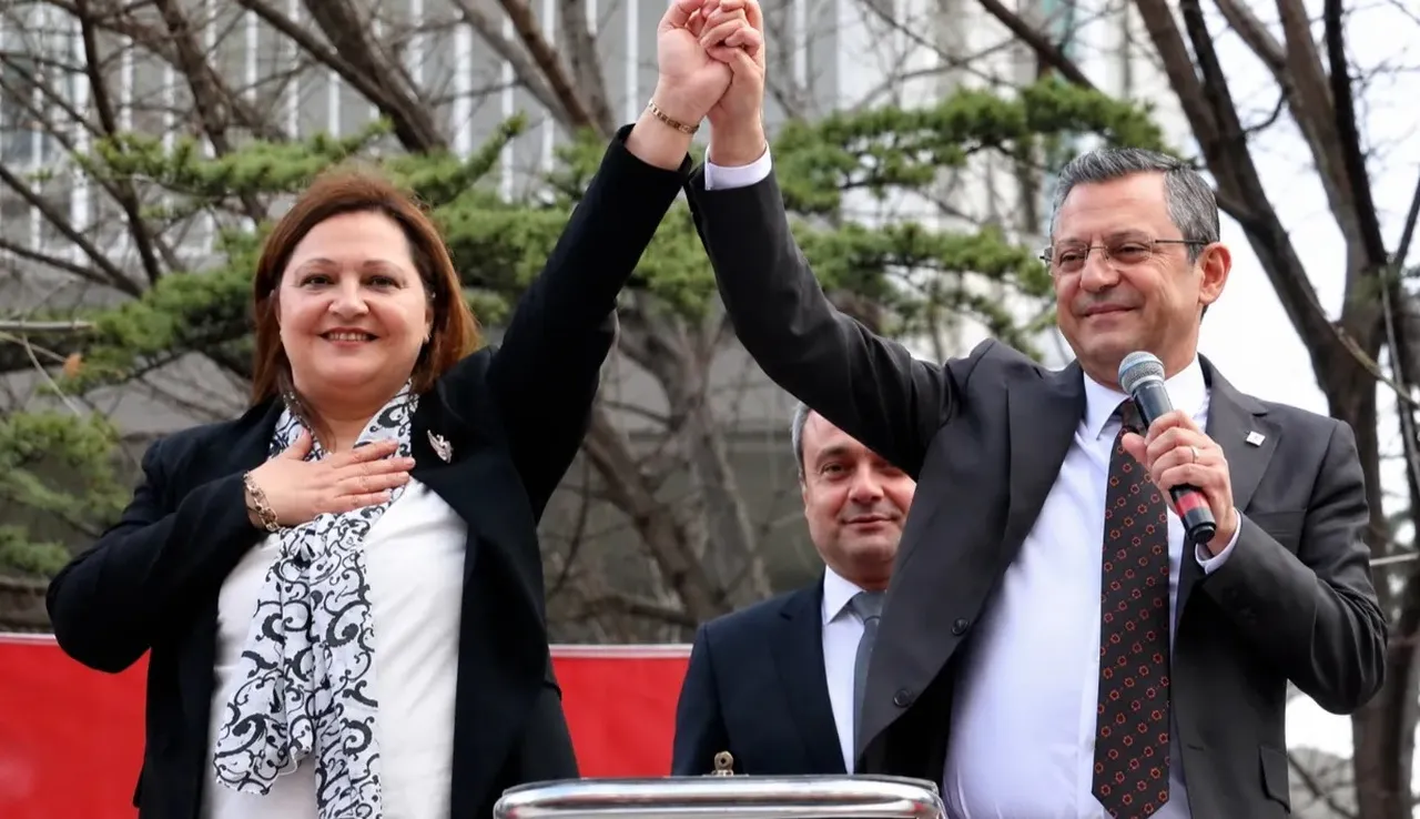 Burcu Köksal - CHP lideri Özgür Özel