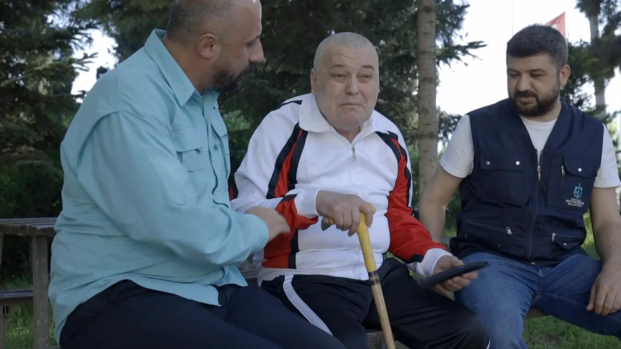 Çöp yığınları arasında bulunmuştu… Süleyman Amca’nın değişimi duygulandırdı