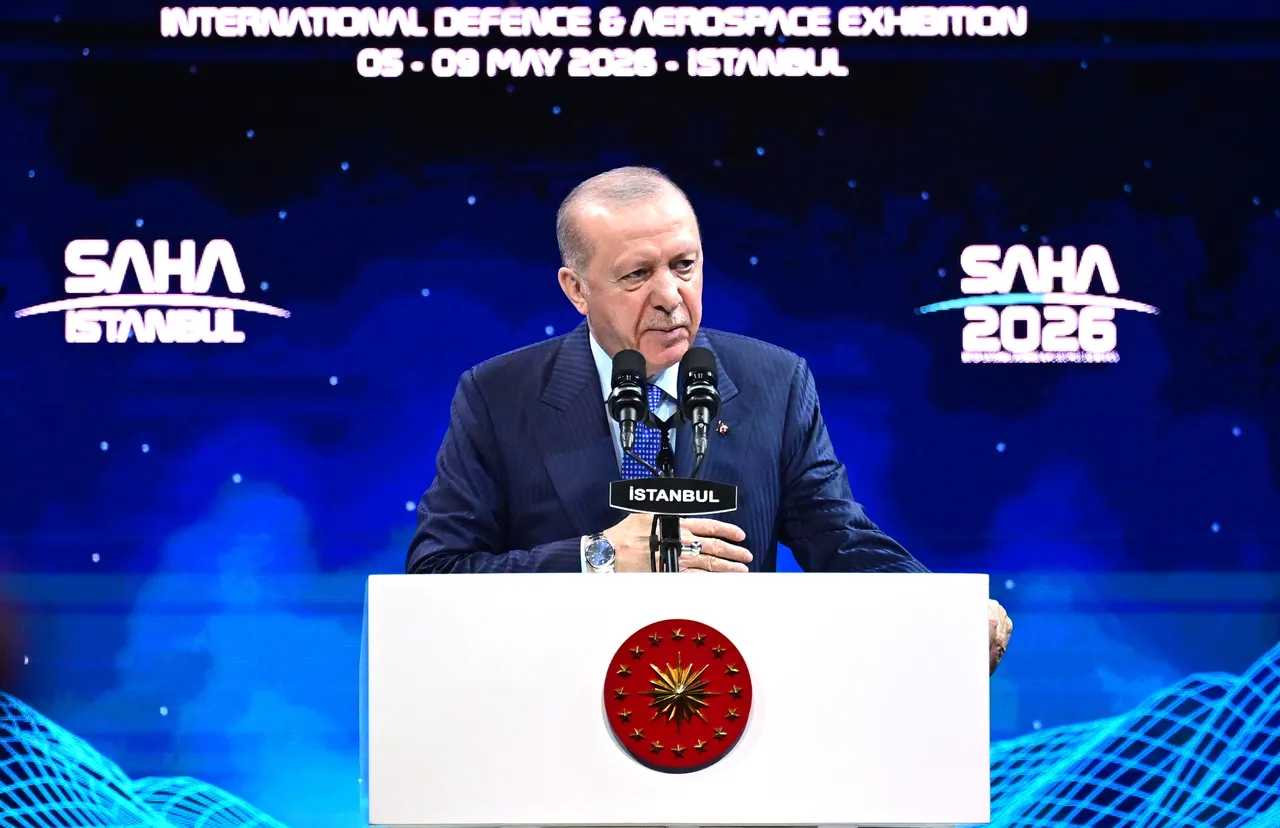 Cumhurbaşkanı Erdoğan SAHA 2026'da! Fuarı ziyaret eden Özel'e gönderme yaptı