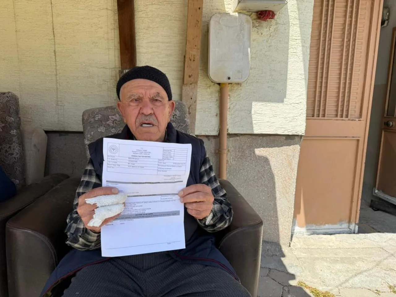 Eskişehir'de feci olay! 86 yaşındaki adam merdivenden atılıp darbedildi
