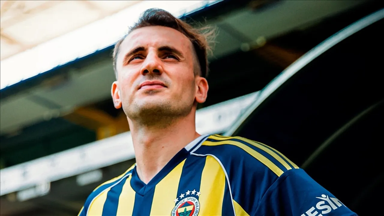 Kerem Aktürkoğlu ile sezon başında imzalanan "imaj hakkı" sözleşmesinin krize sebep olduğu, daha sonra kontratın yeniden düzenlendiği kamuoyuna yansımıştı.