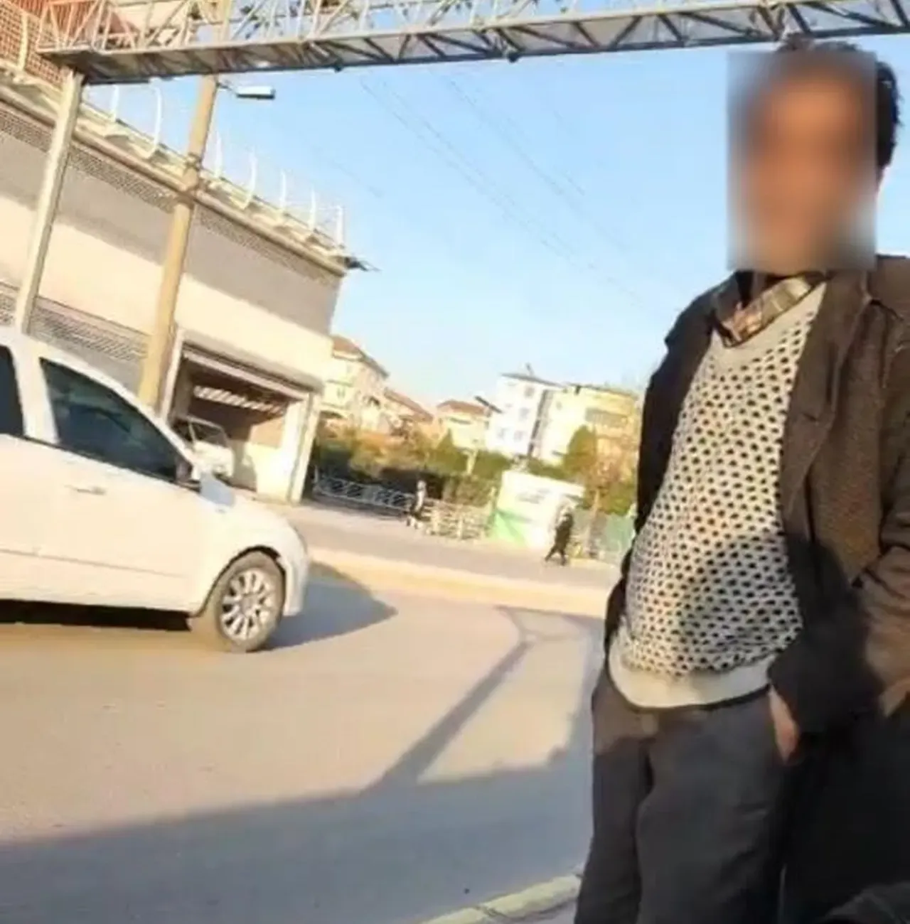 Kocaelide iğrenç olay! Genç kadın tacizciyi görüntüledi: Ben hovardayım