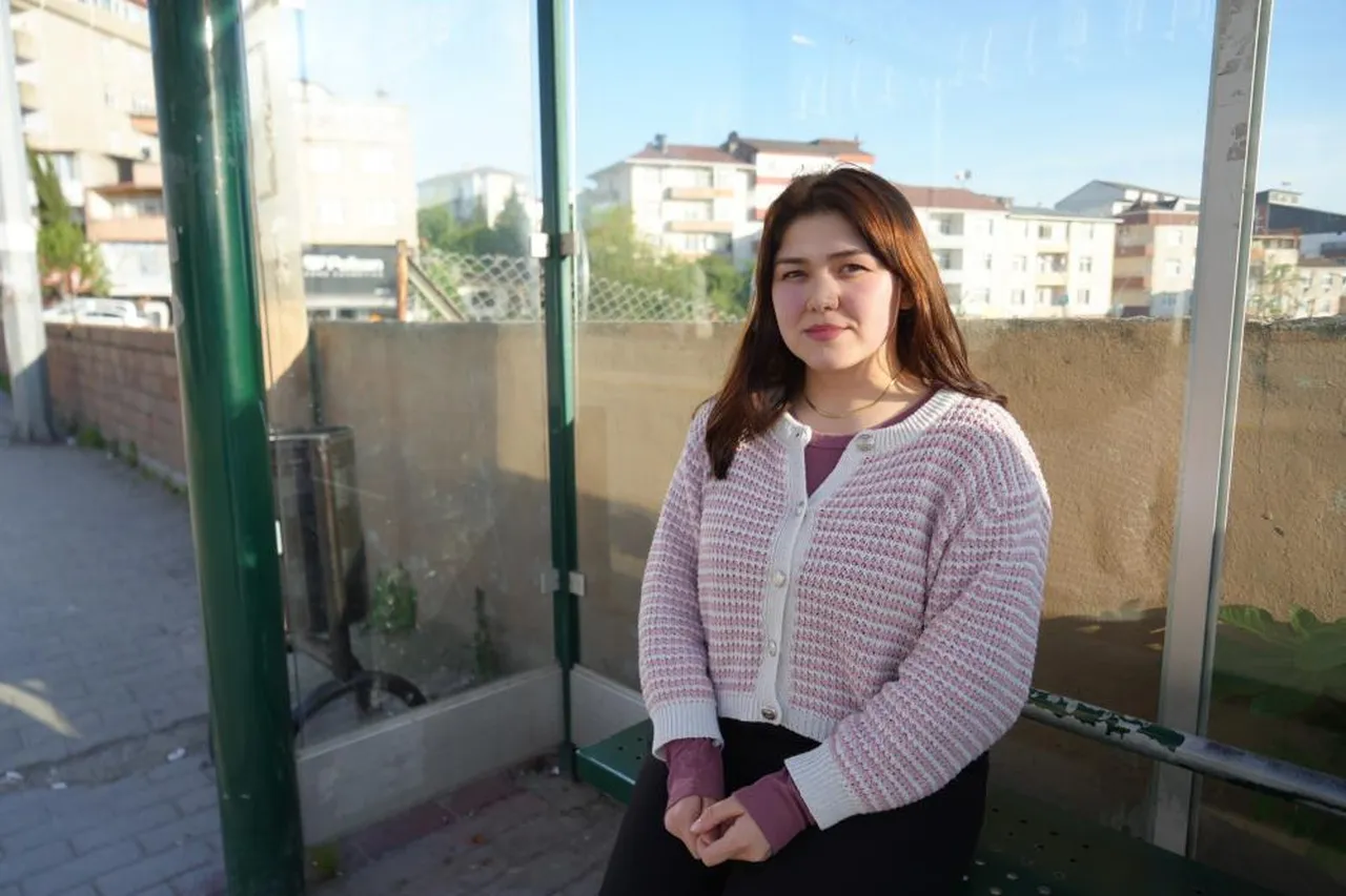 Kocaelide iğrenç olay! Genç kadın tacizciyi görüntüledi: Ben hovardayım