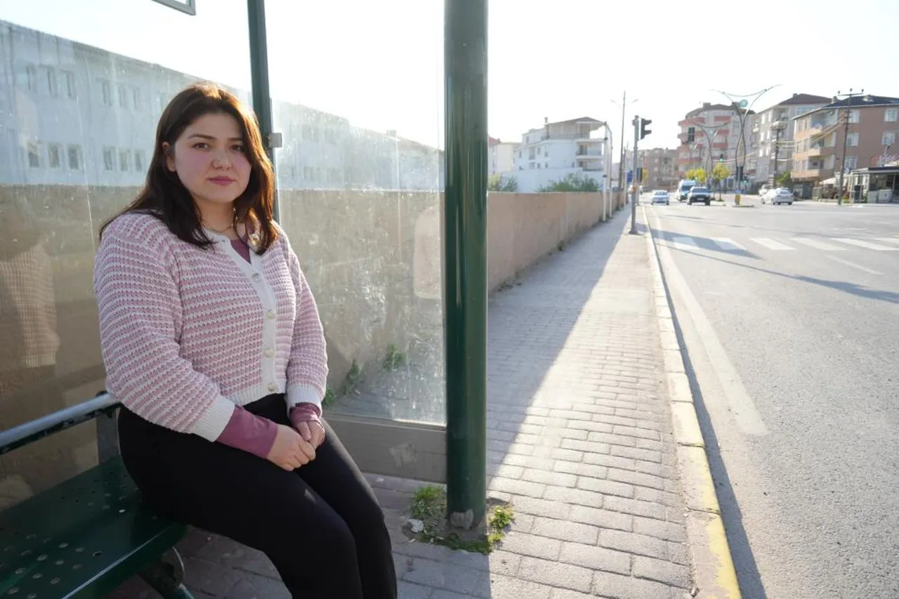 Kocaelide iğrenç olay! Genç kadın tacizciyi görüntüledi: Ben hovardayım