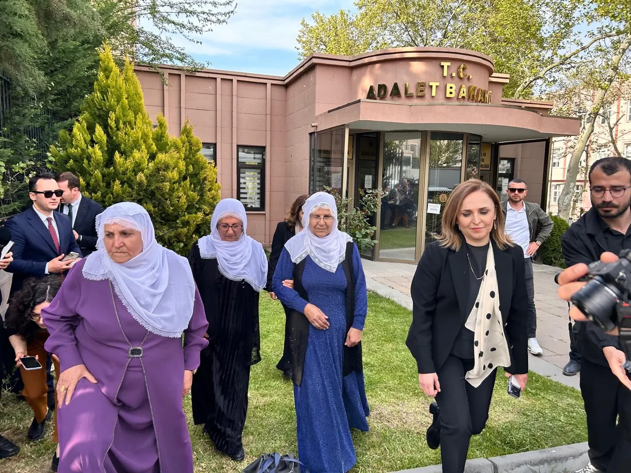 Partileri tek tek ziyaret etmişlerdi... Barış Anneleri’nden Öcalan ile görüşme talebi