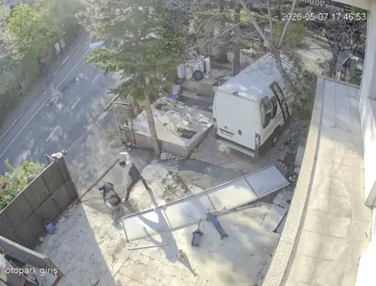 Sarıyer'de 74 yaşındaki adama sopalı işkence! Dehşet anları kamerada