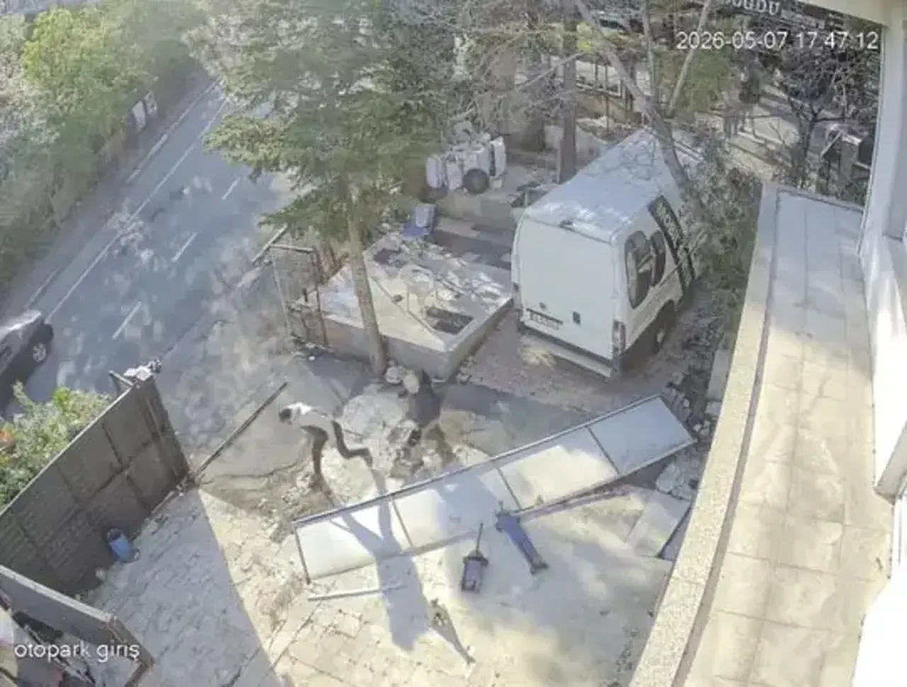 Sarıyer'de 74 yaşındaki adama sopalı işkence! Dehşet anları kamerada
