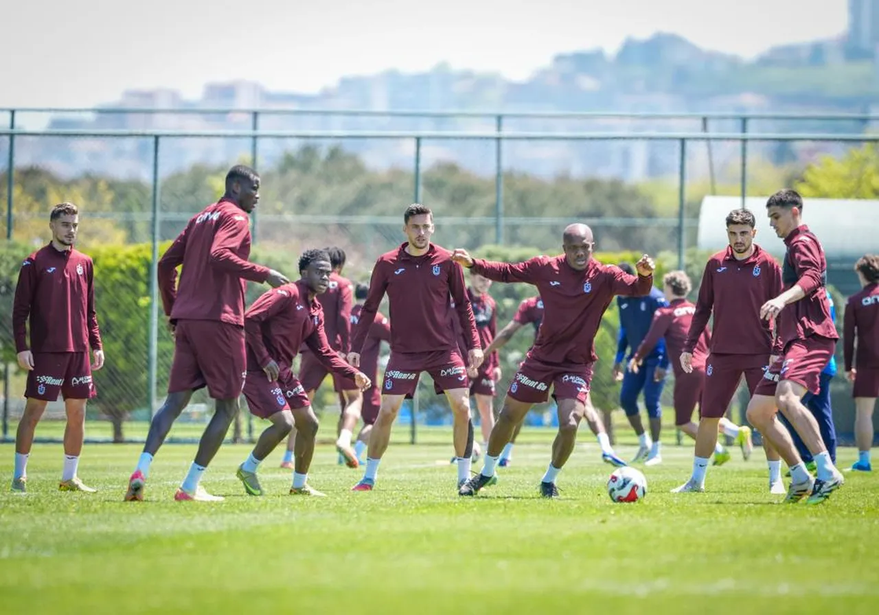Trabzonspor, teknik direktör Fatih Tekke yönetiminde, Mehmet Ali Yılmaz Tesisleri’nde gerçekleştirdiği antrenmanla Beşiktak maçı hazırlıklarını tamamladı.
