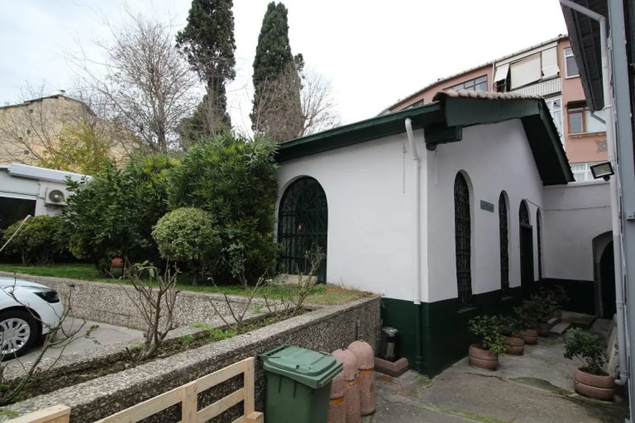 Adı var kendi kayıp Pazartekke