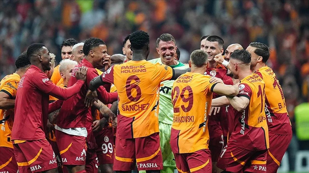 Galatasaraya beraberlik yetiyor mu? Gözler Galatasaray-Antalyaspor maç sonucunda!