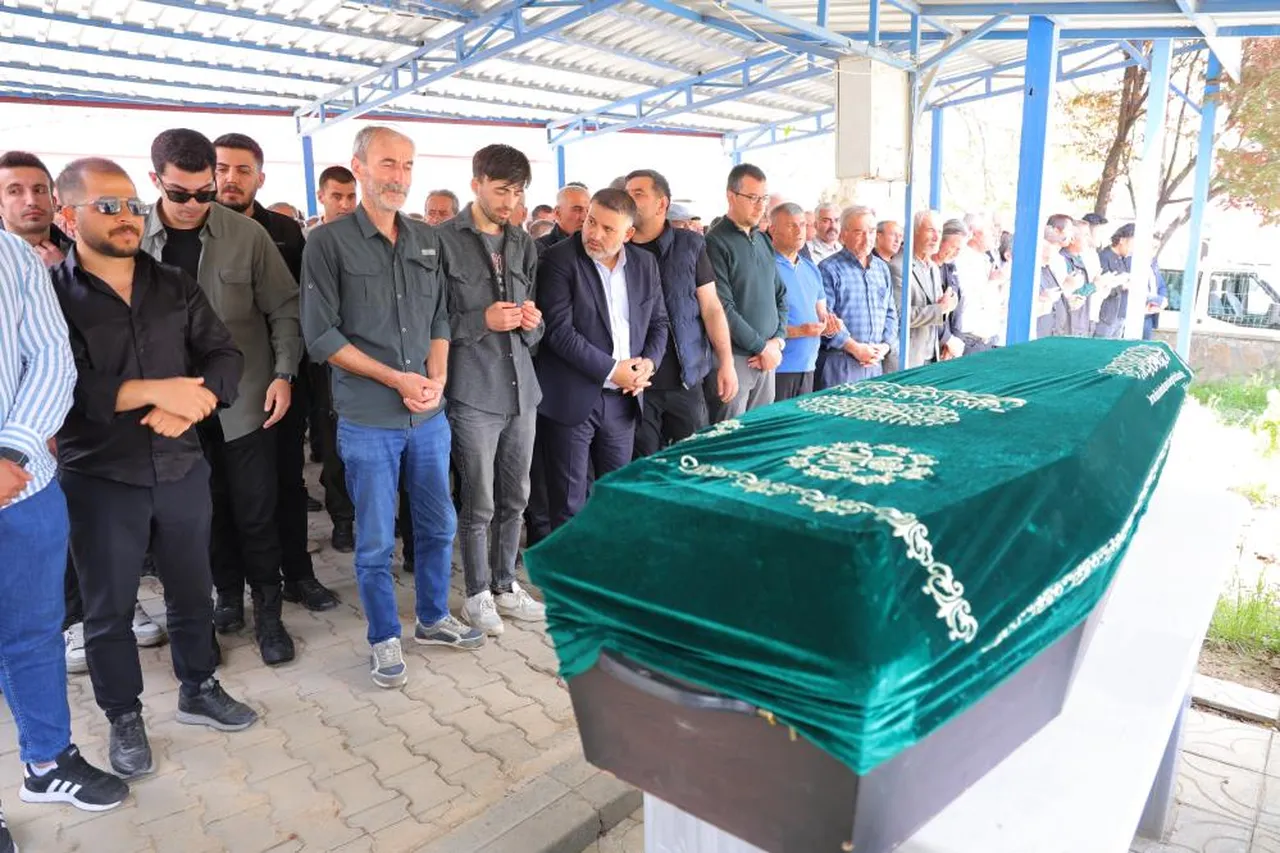 Talihsiz kadın son yolculuğuna uğurlandı