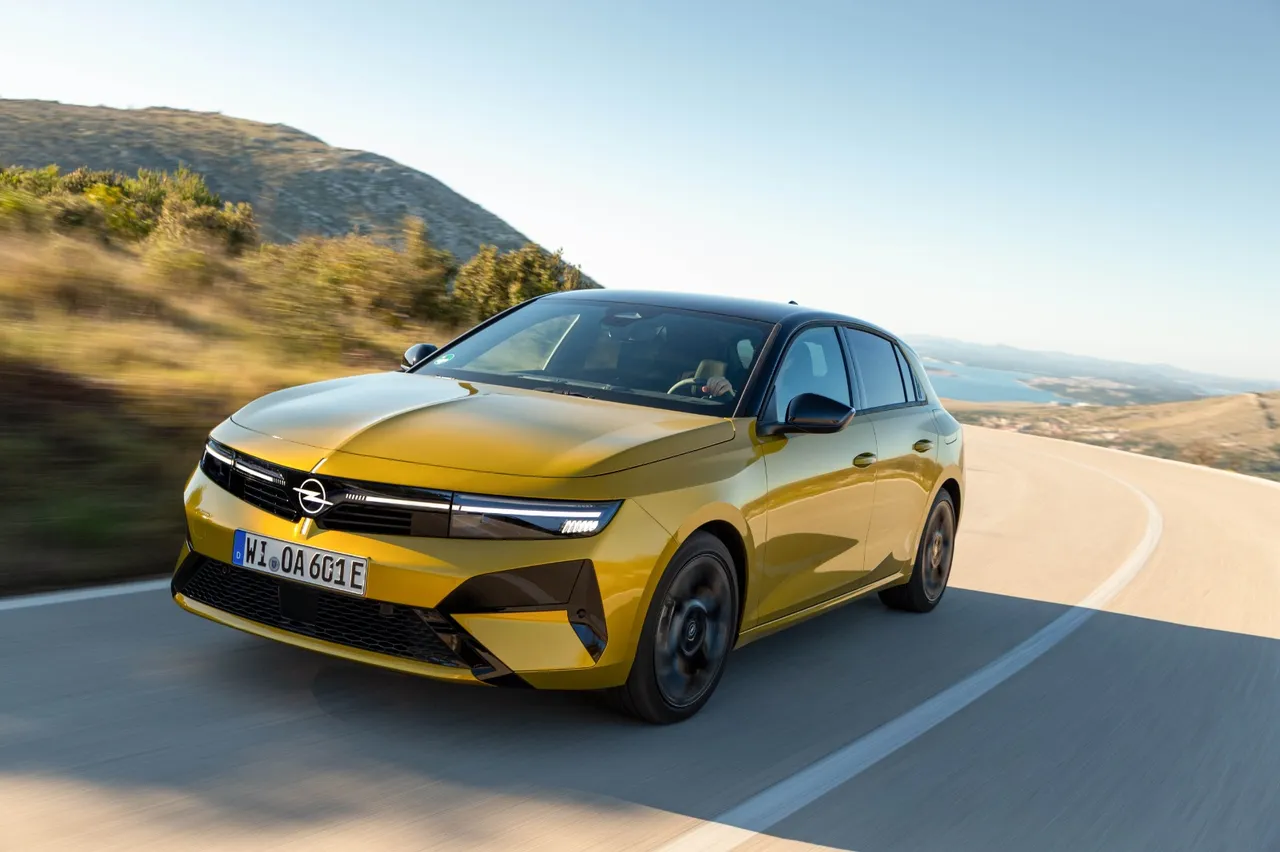 Yenilenen Opel Astra dizel motorla Türkiye’de