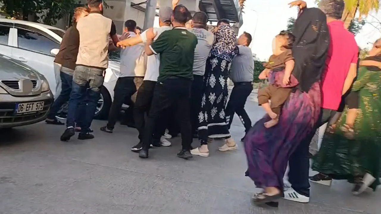 Araçla çarptığı çocuk öldü! Hastanede linç edildi