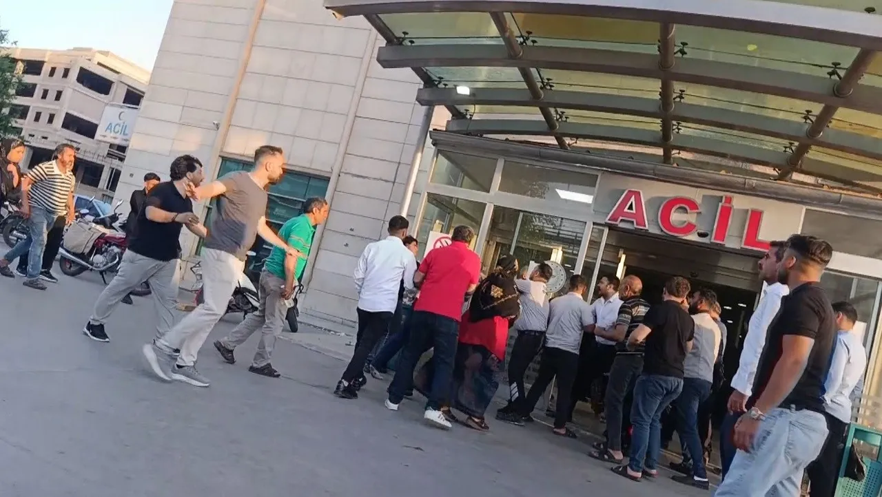 Araçla çarptığı çocuk öldü! Hastanede linç edildi