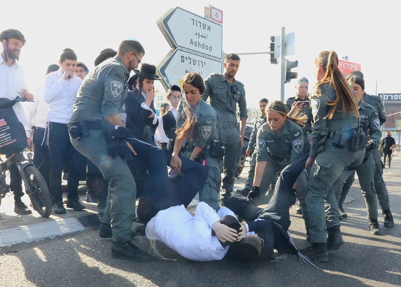 İsrail'de Harediler sokağa indi! "Ölürüz de orduya katılmayız"
