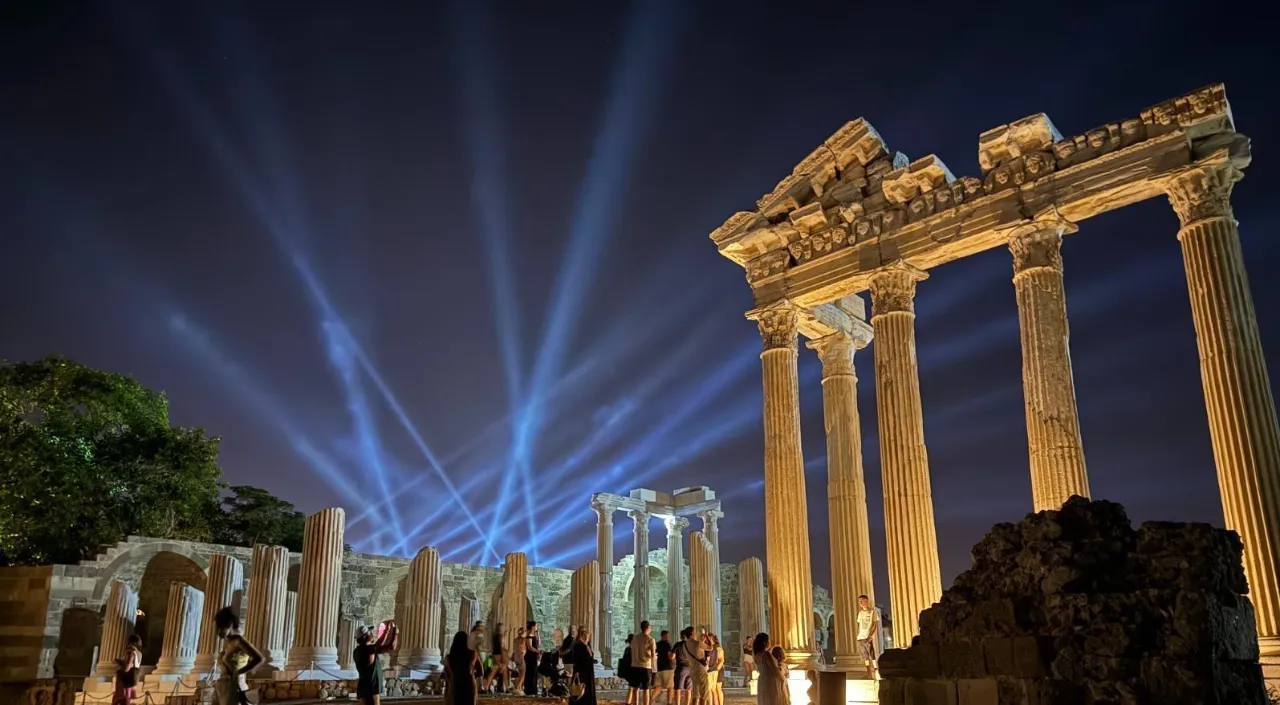 Kaçırılmaması gereken gezi yerleri! 1 milyonu aşan gece müzeleri açıldı