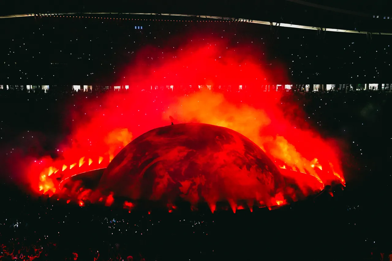 Kanye Westten müthiş performans! 118 bin kişilik rekor gecesinde dünya İstanbulu konuştu