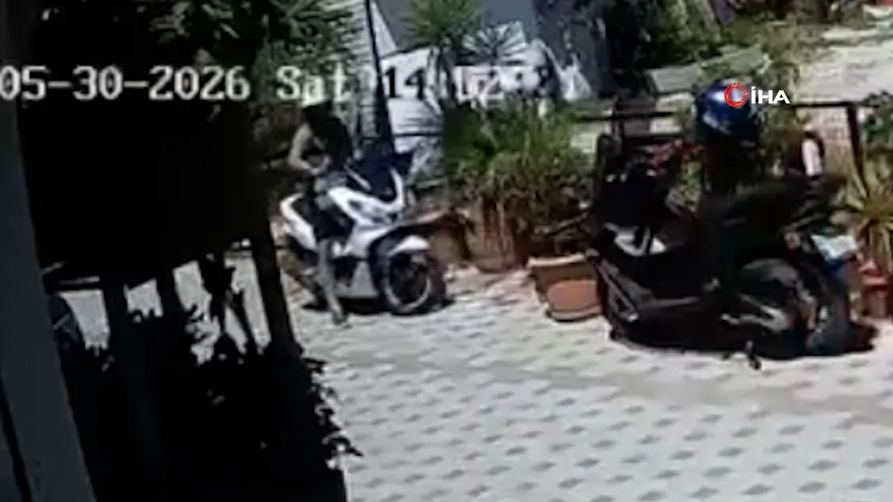 Muğla'da otel önünden motosiklet böyle çalındı! O anlar güvenlik kamerasında