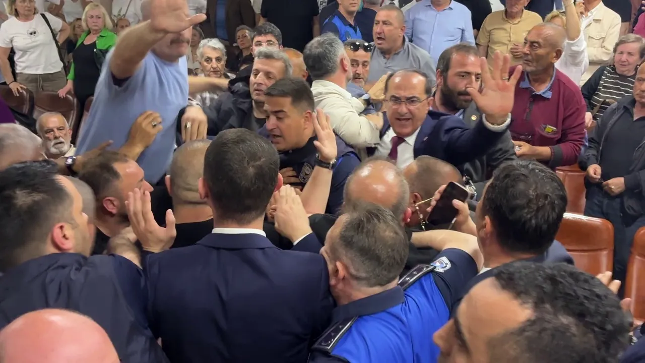 Rüşvetten tutuklanmıştı! Oylama yapıldı, bir belediye daha AK Parti'ye geçti!
