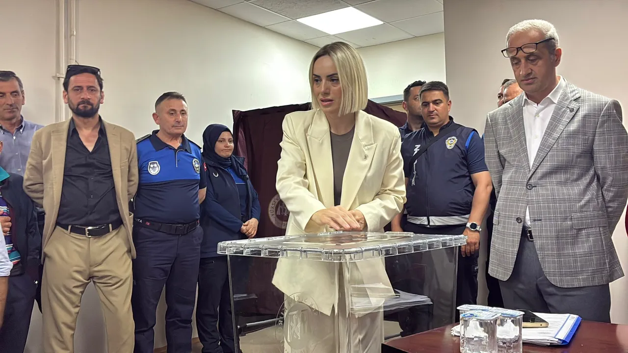 Rüşvetten tutuklanmıştı! Oylama yapıldı, bir belediye daha AK Parti'ye geçti!