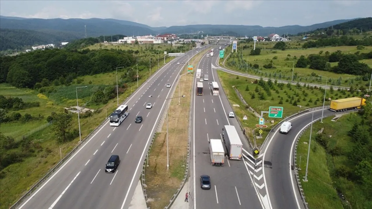 Sürücüler dikkat! Anadolu Otoyolu’nun İstanbul yönü trafiğe kapatılıyor