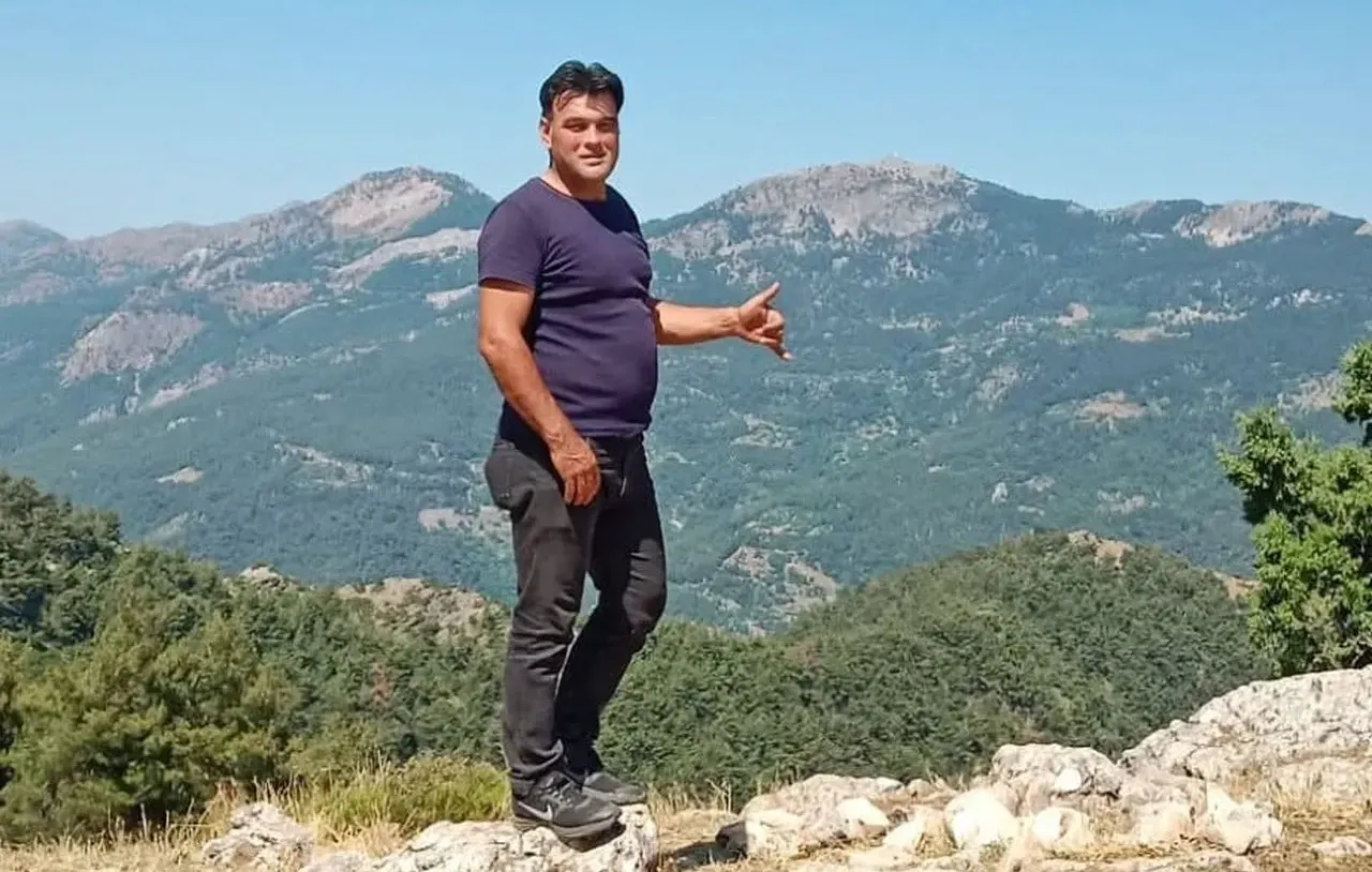 Ağrı şikayetiyle gitti, midesinden canlı böcek çıktı!