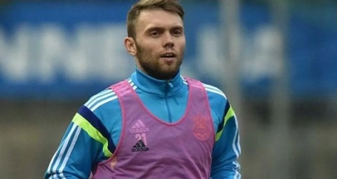 Oleksandr Karavaev, kariyerinde sağ bek başta olmak üzere sağ kanat ve orta sahanın çeşitli bölgelerinde görev yaptı.
