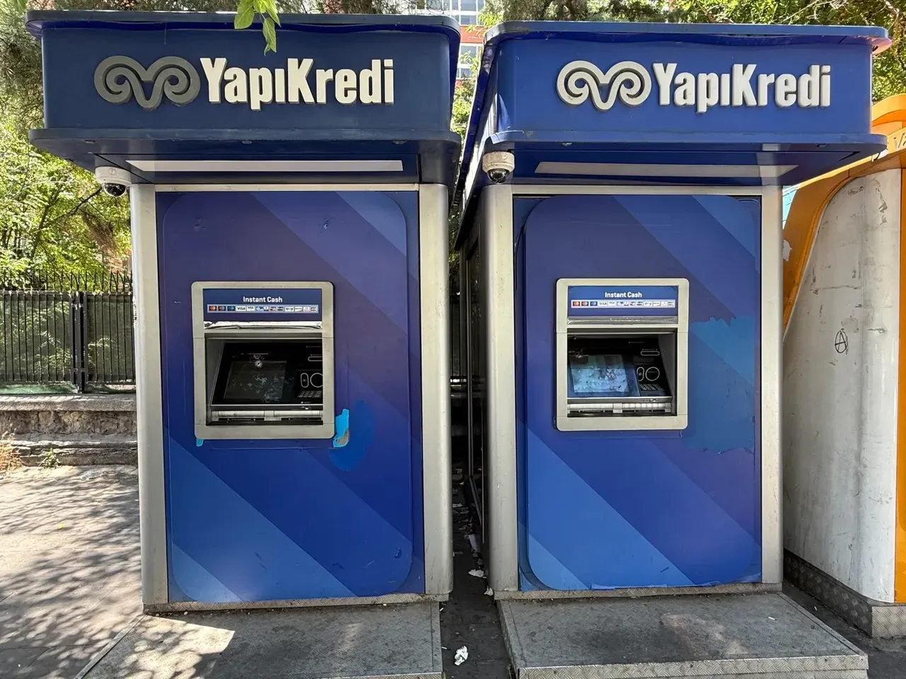 Diyarbakırda Otokoç binasına son 3 günde 3’üncü saldırı!