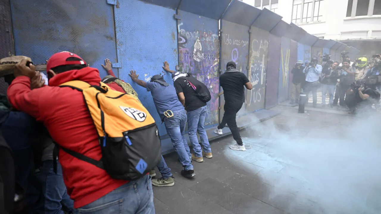 Dünya Kupası öncesi Meksika karıştı! Protestocular stadyuma yöneldi