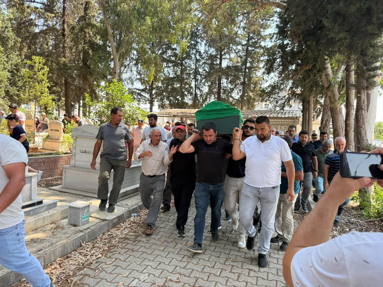 Evlat acısıyla yüreği yanmıştı… Baba kız aynı mezarda buluştu
