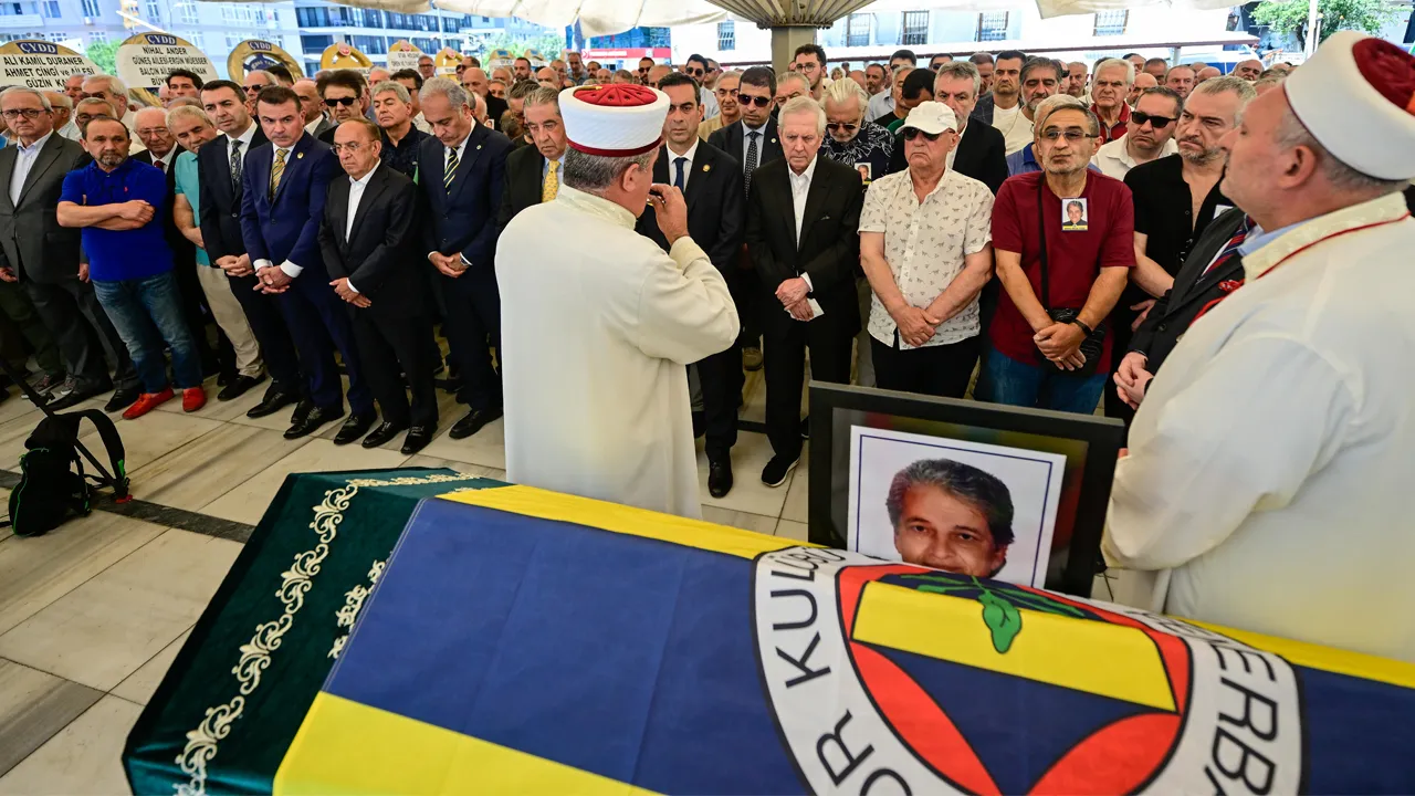 Fenerbahçe'nin eski yöneticisi Derviş Köksal Özbek'e veda: Aziz Yıldırım da cenazede