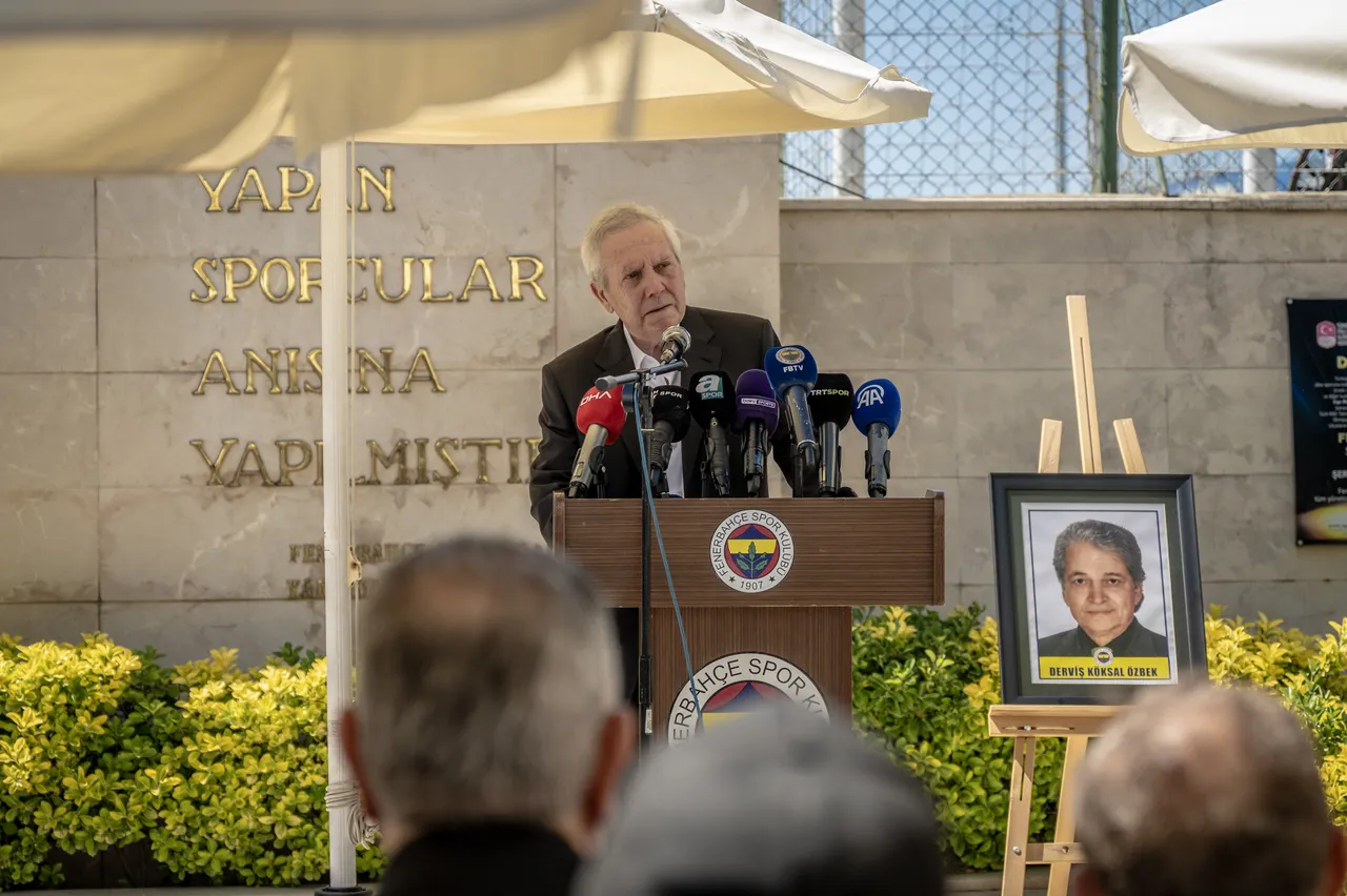 Aziz Yıldırım, 46 yıllık arkadaşı için düzenlenen törende gözyaşlarına hakim olamadı.
