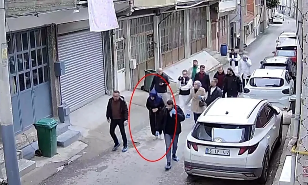 Ekipler eşliğinde yer gösterme yapmıştı