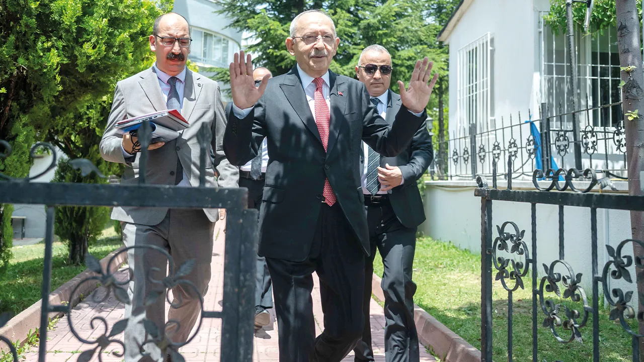 Meclis kapısında kapışan CHP'liler birbirine böyle seslendi: Hain Kılıçdaroğlu,  Fetö’cü Özgür