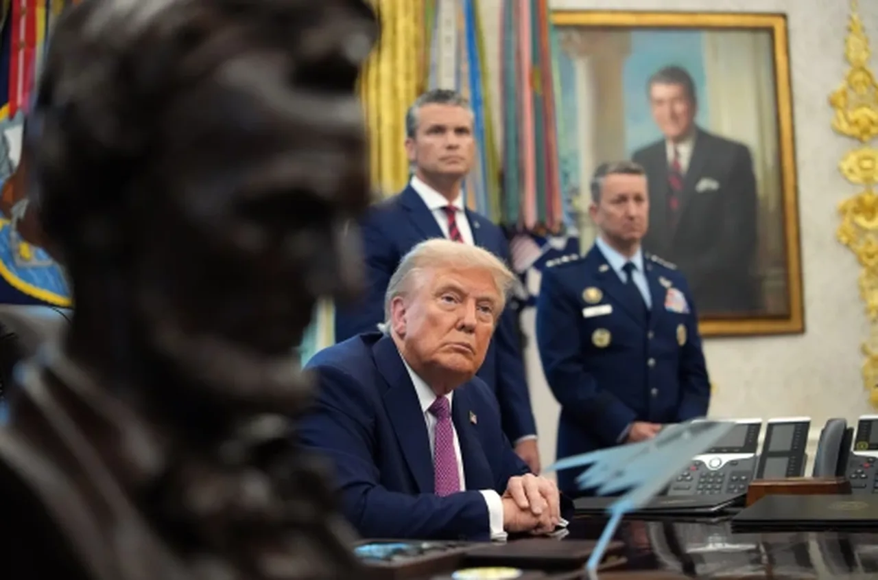 Trump ilk başta İran saldırısına karşı çıktı, Beyaz Saray'daki brifing her şeyi değiştirdi: 3 dalga halinde vurmaya başladılar!