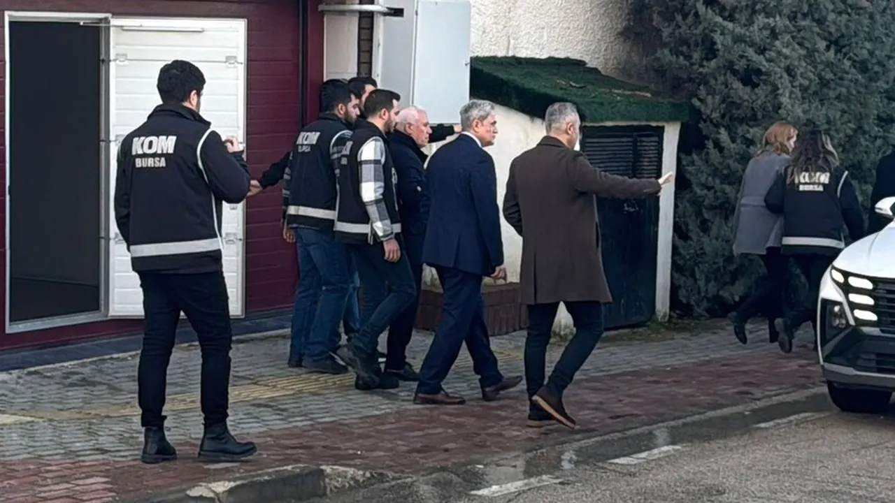 Bursa'daki rüşvet tezgahı ortaya saçıldı! CHP'li başkan paraları pasta kutusunda almış