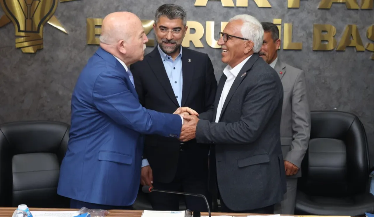 CHP'de bir istifa daha! Meclis üyesi AK Parti'ye geçti