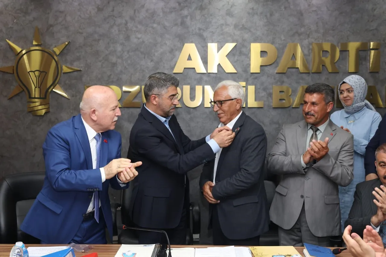 CHPde bir istifa daha! Meclis üyesi AK Partiye geçti