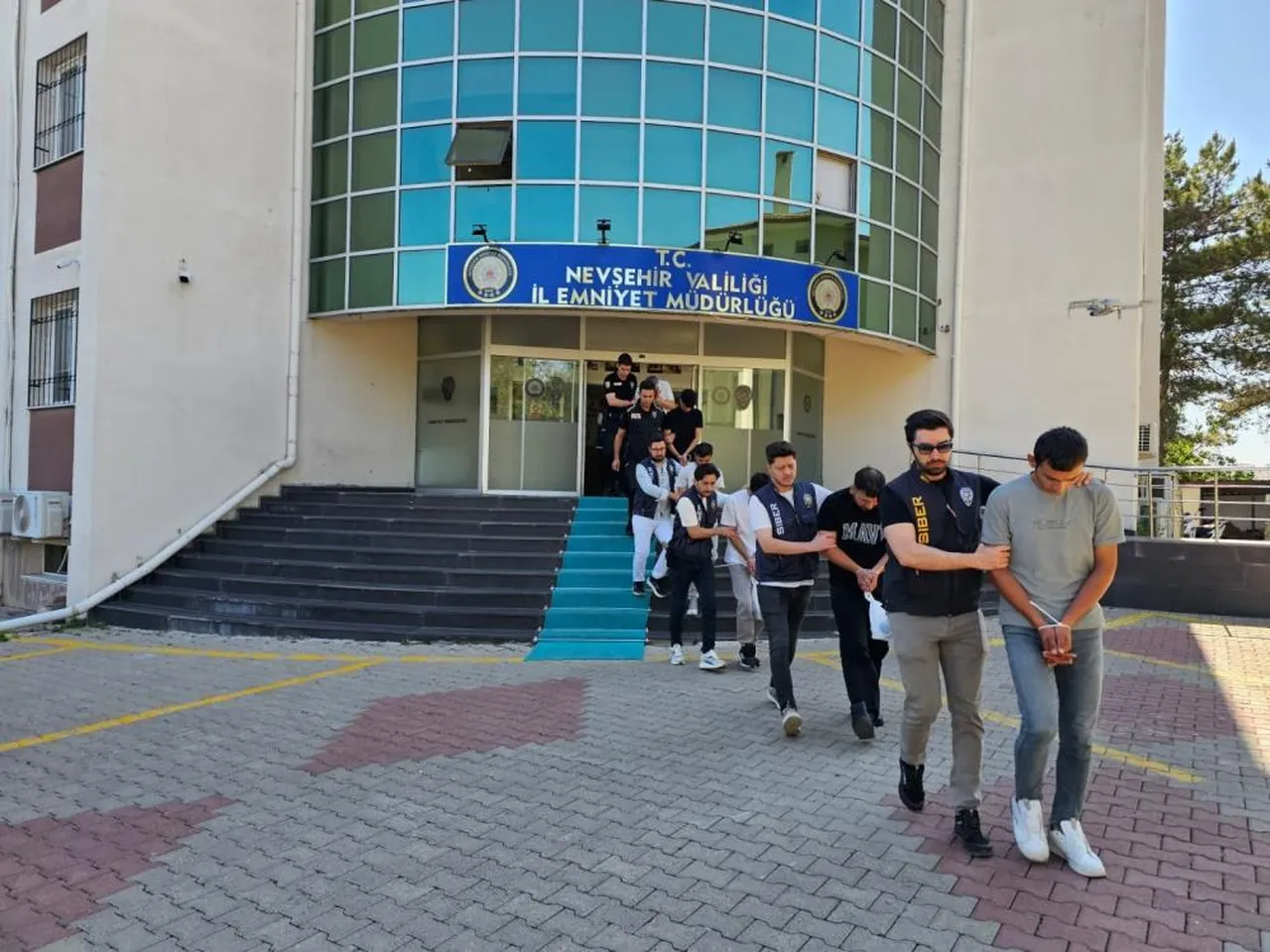 Faizsiz kredi ilanıyla milyonluk vurgun! 19 ilde çok sayıda gözaltı var