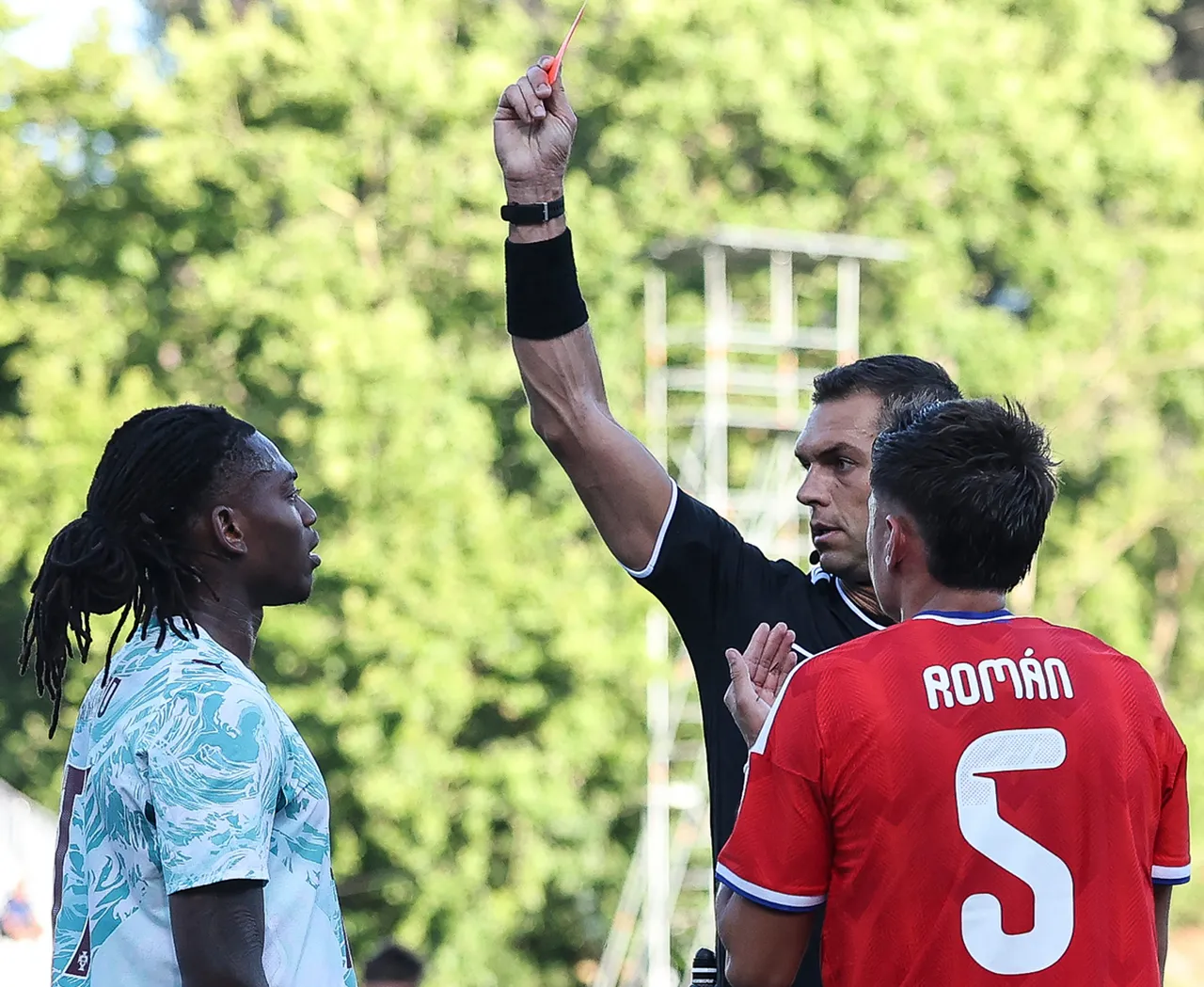 M,lan, Rafael Leao'yu 2019'da Lille'den yaklaşık 50 milyon euroya transfer etmişti.